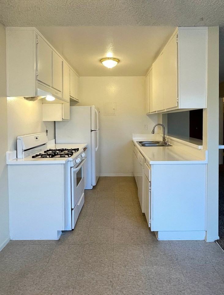 11955 Weddington St - Photo 7 of 50