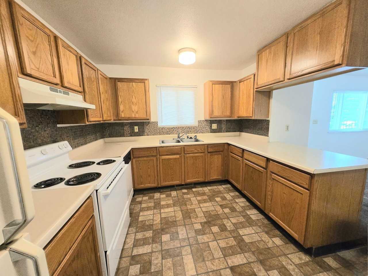 1826 E Street - Photo 6 of 13