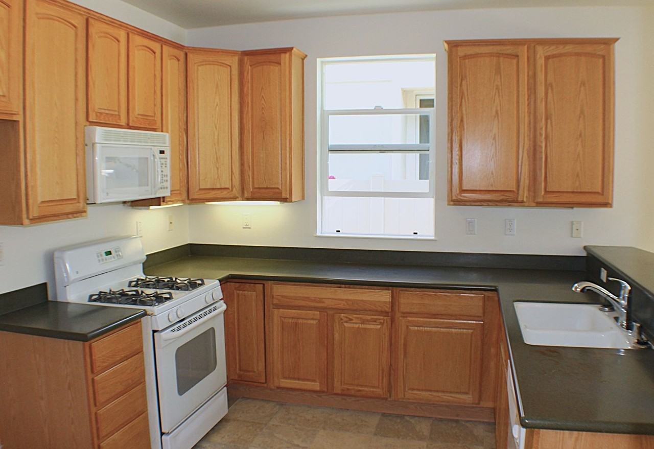 1665 Hibiscus Ct - Photo 4 of 17