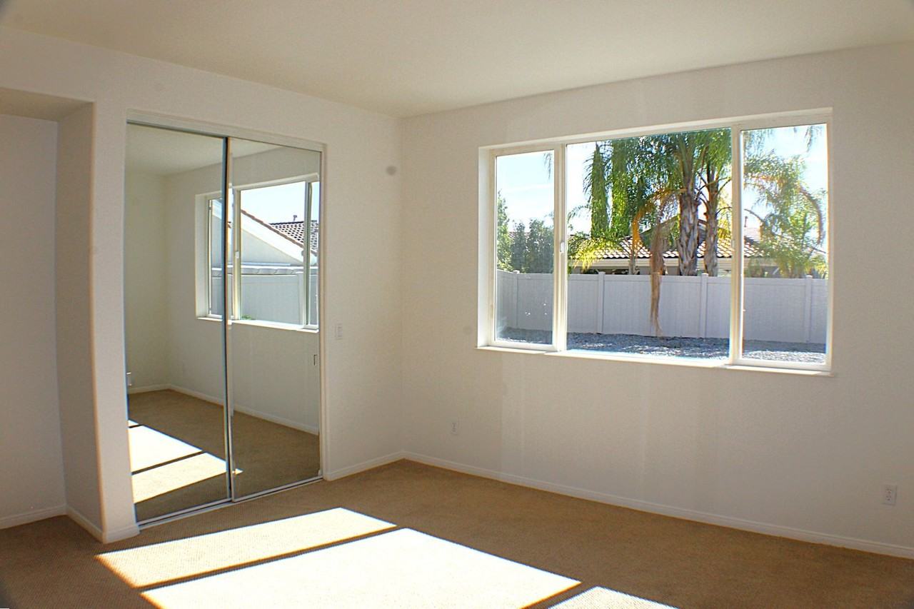 1665 Hibiscus Ct - Photo 5 of 17