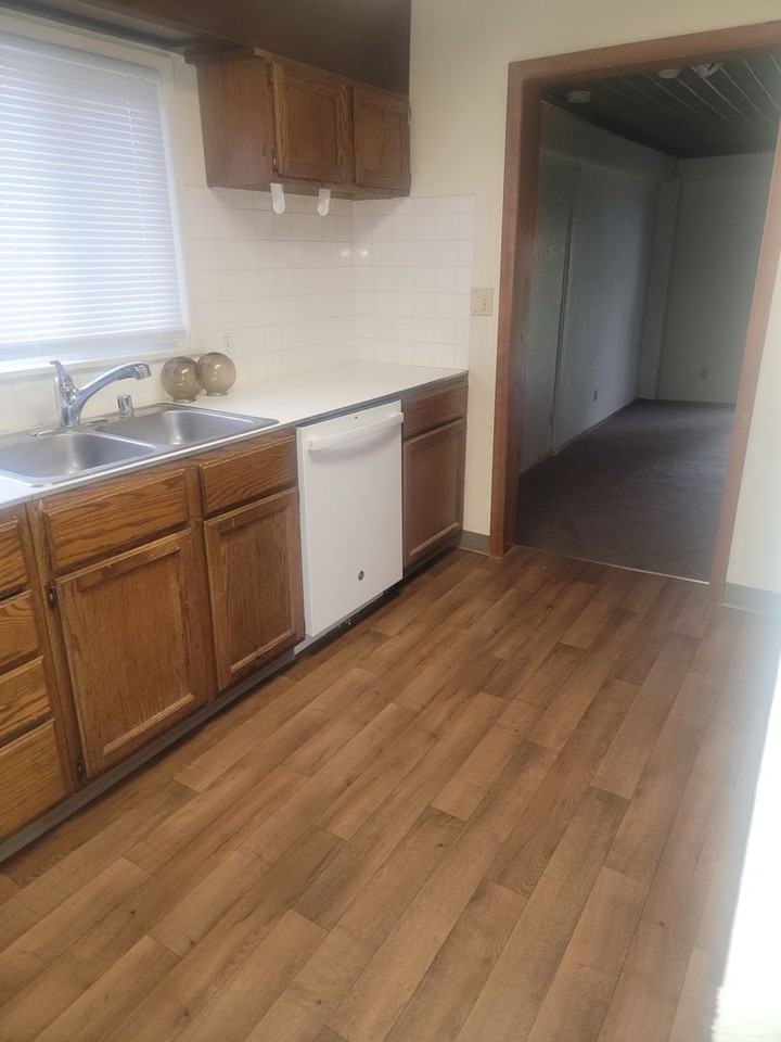 3211 Grandview Dr W - Photo 3 of 20