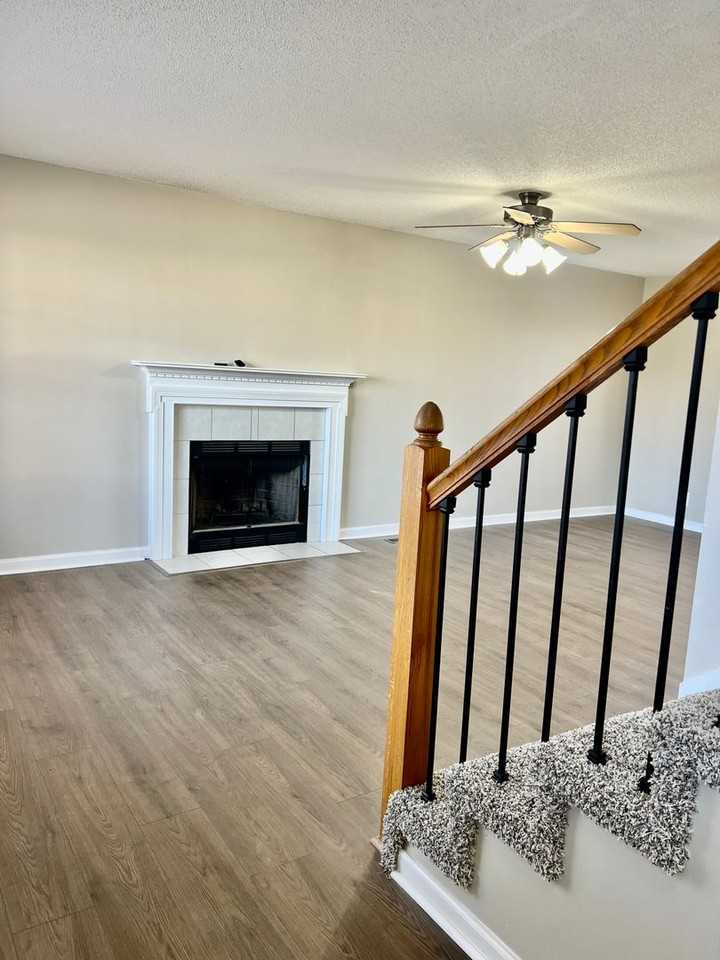 1334 Abigail Ct - Photo 2 of 25