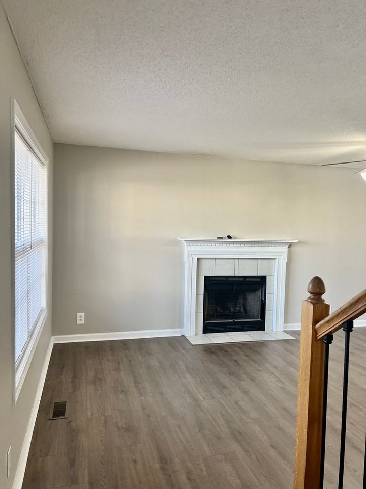 1334 Abigail Ct - Photo 3 of 25