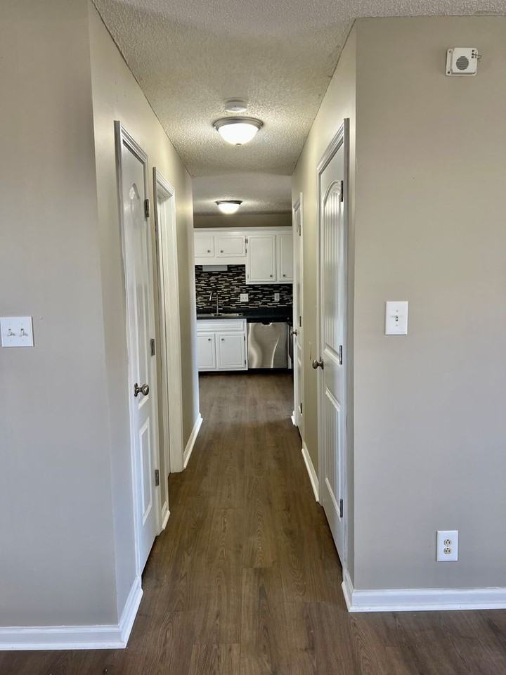 1334 Abigail Ct - Photo 4 of 25