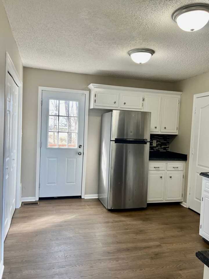 1334 Abigail Ct - Photo 7 of 25