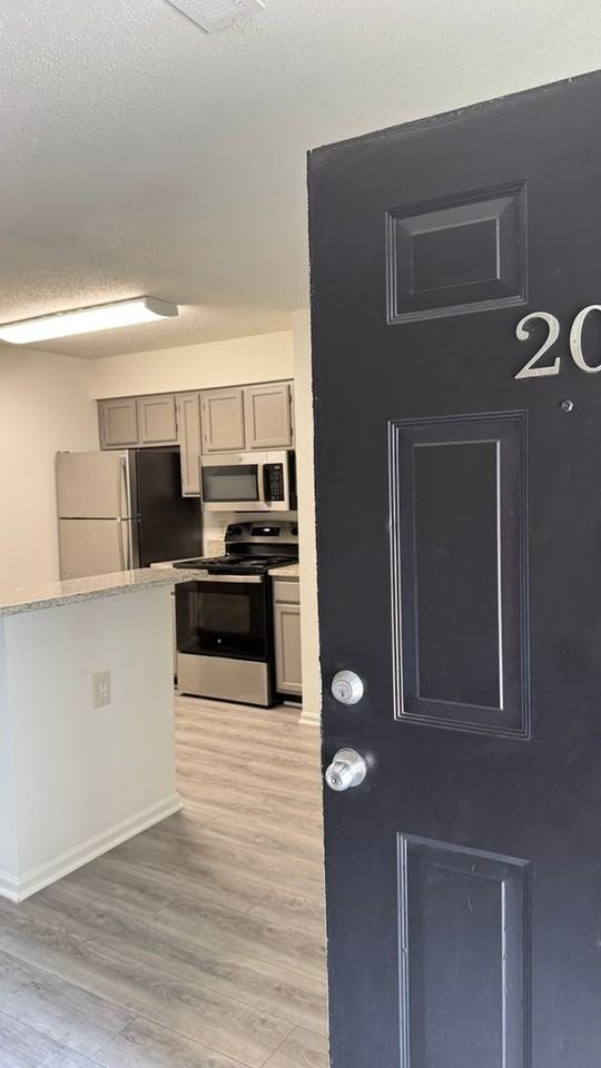 1009 12th St #7A - Photo 2 of 9