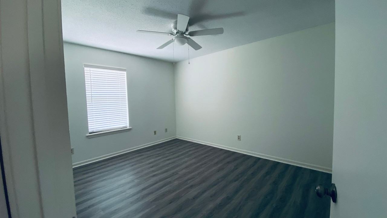 1009 12th St #7A - Photo 7 of 9