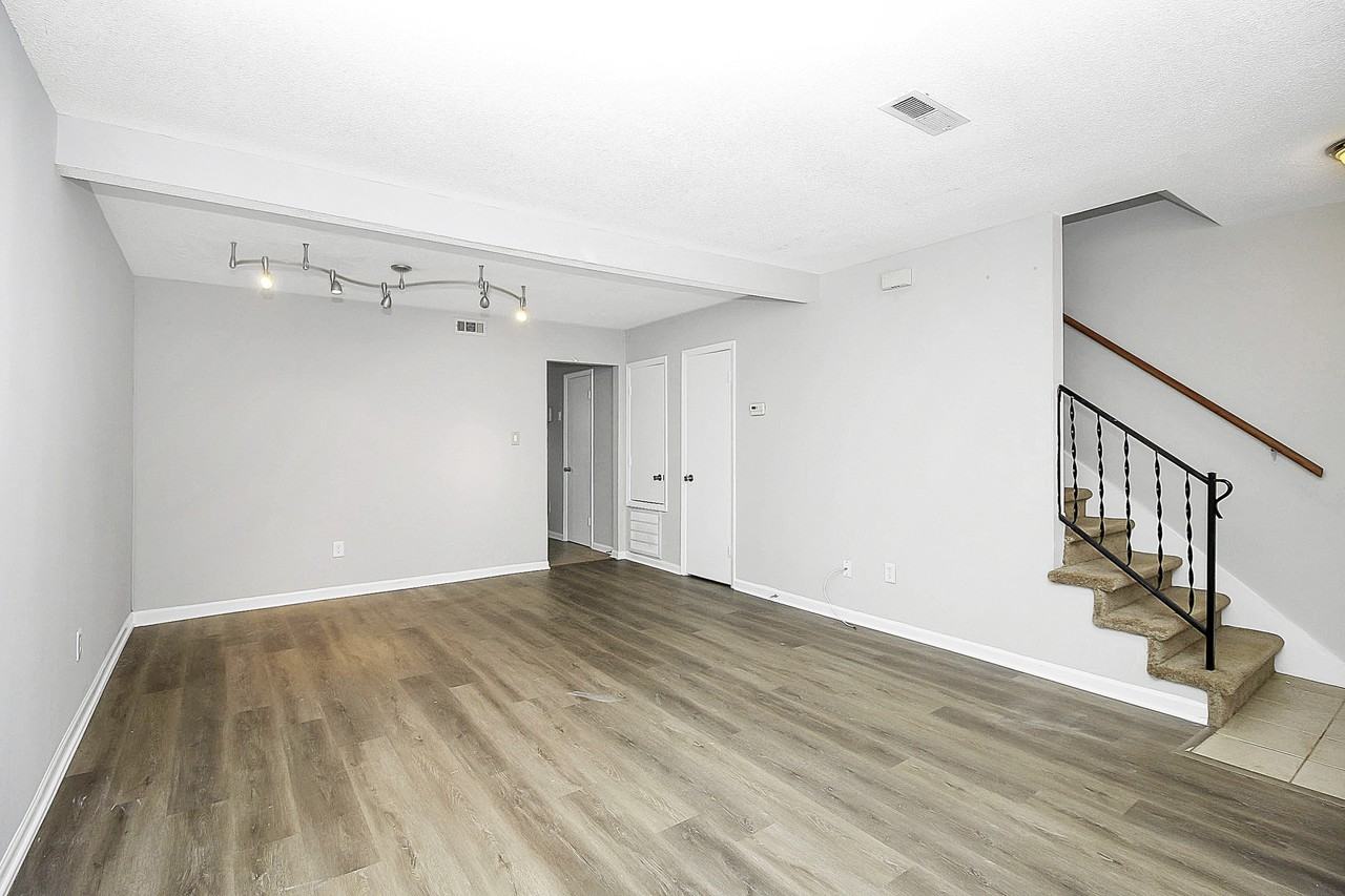 11111 Park Rd #1 - Photo 3 of 9