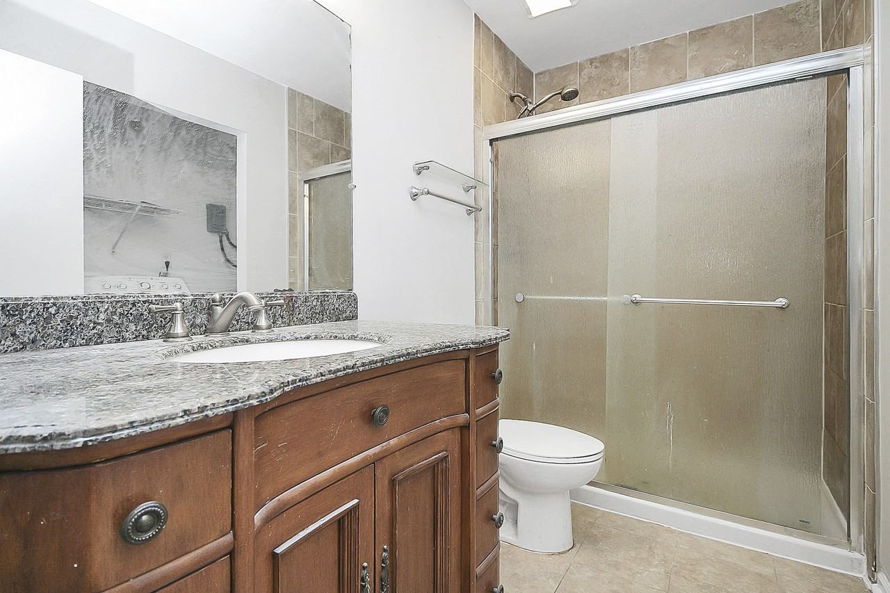 11111 Park Rd #1 - Photo 6 of 9