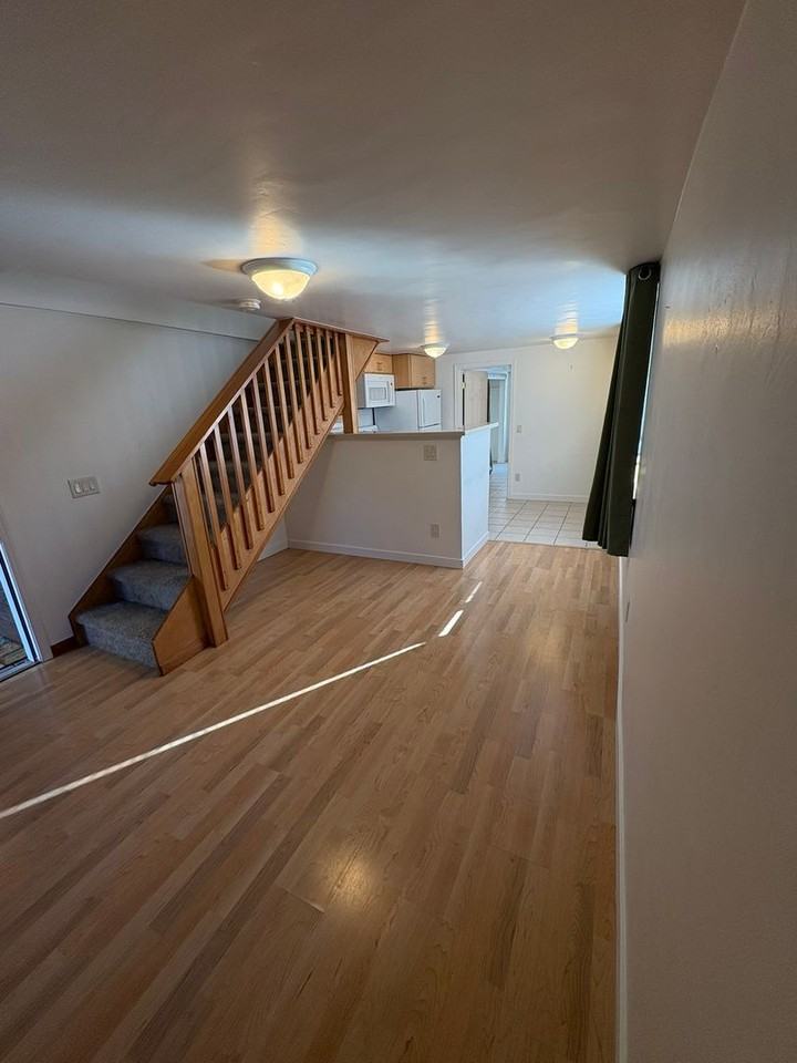 550 Ray Ln #2 - Photo 3 of 8