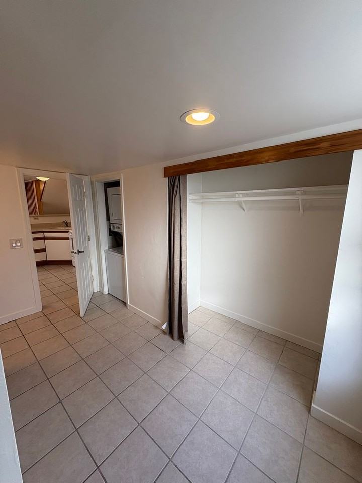 550 Ray Ln #2 - Photo 6 of 8