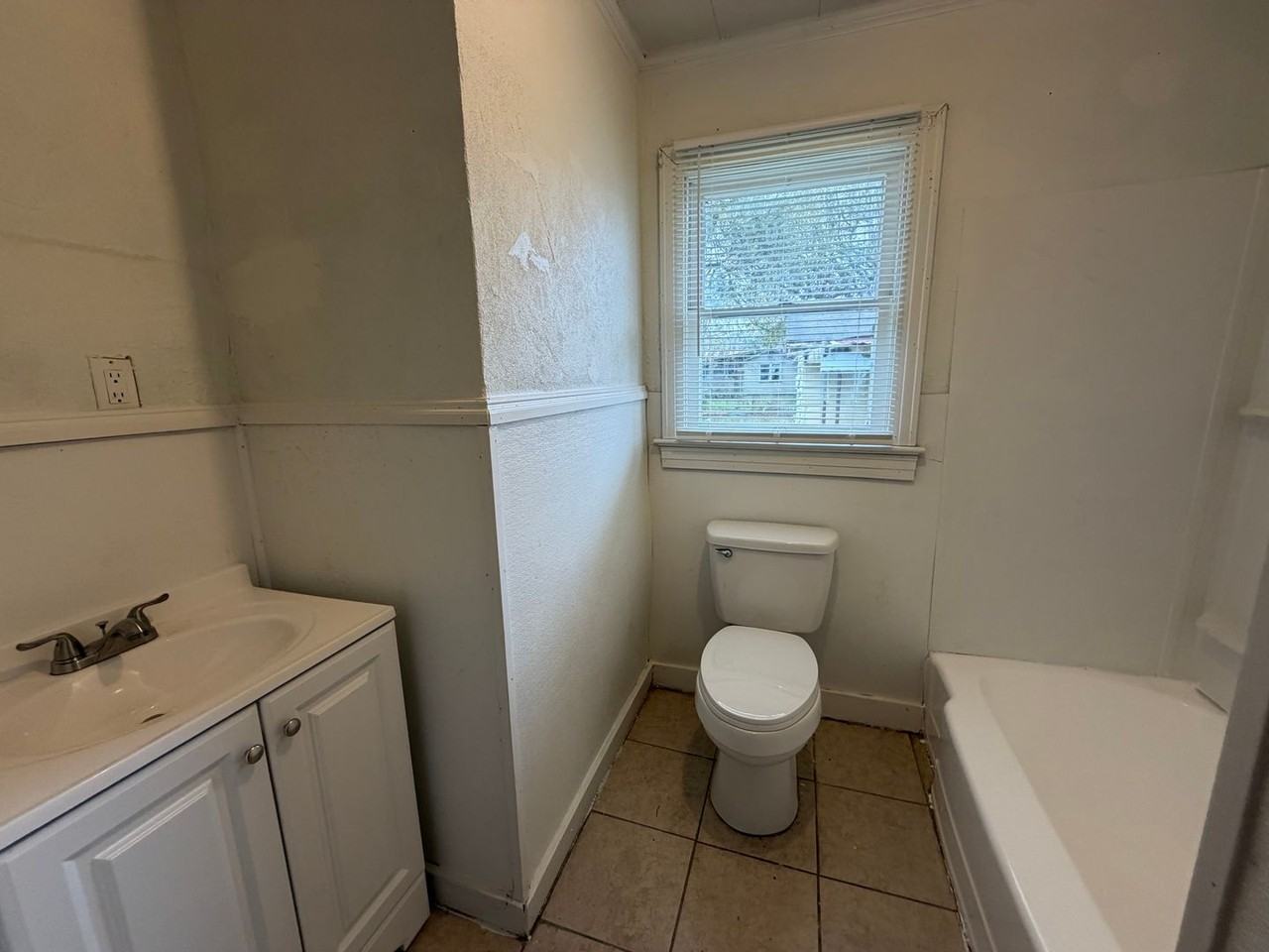 420 Joan St - Photo 6 of 11