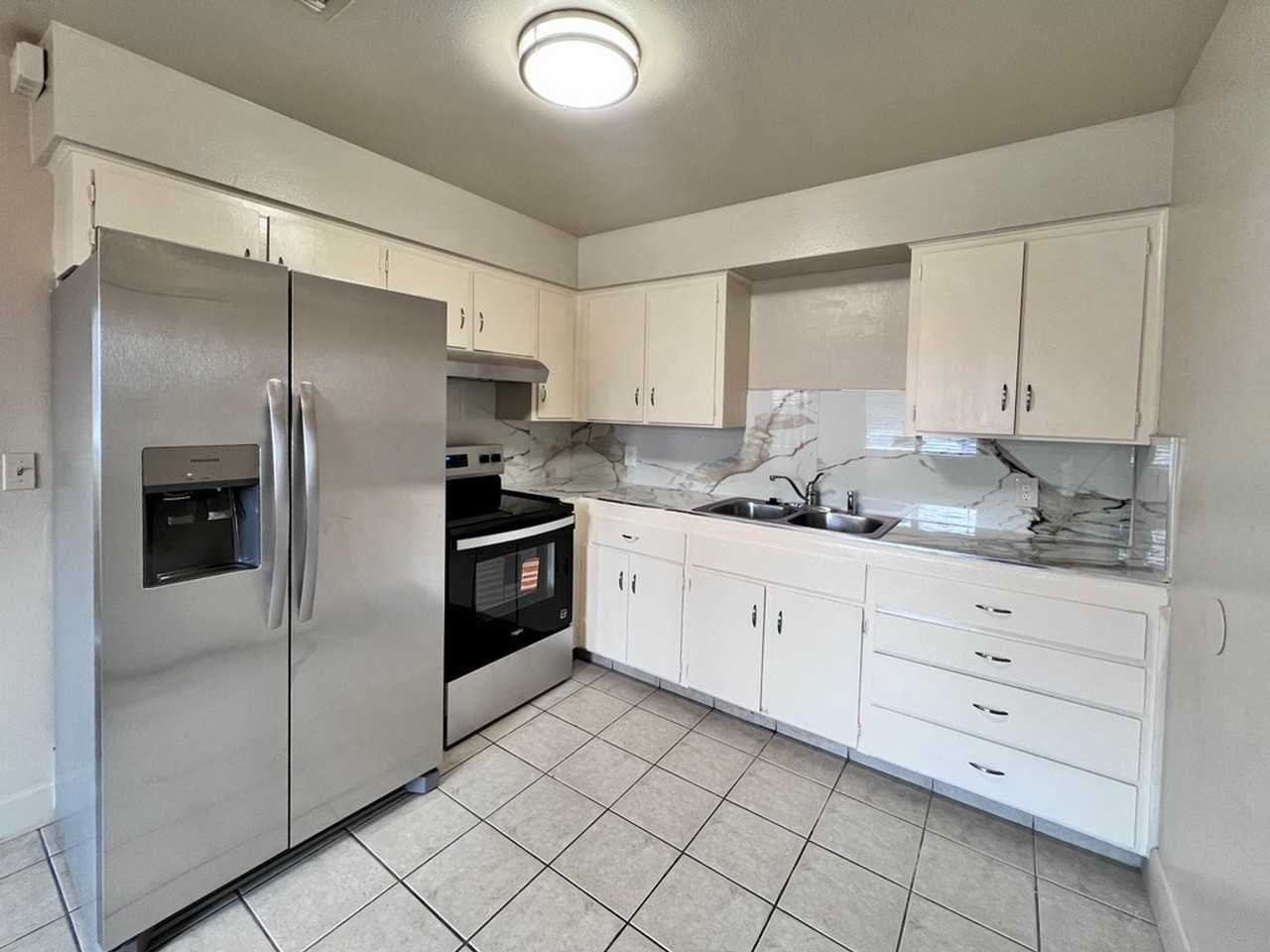 3338 N Purdue Ave - Photo 2 of 17