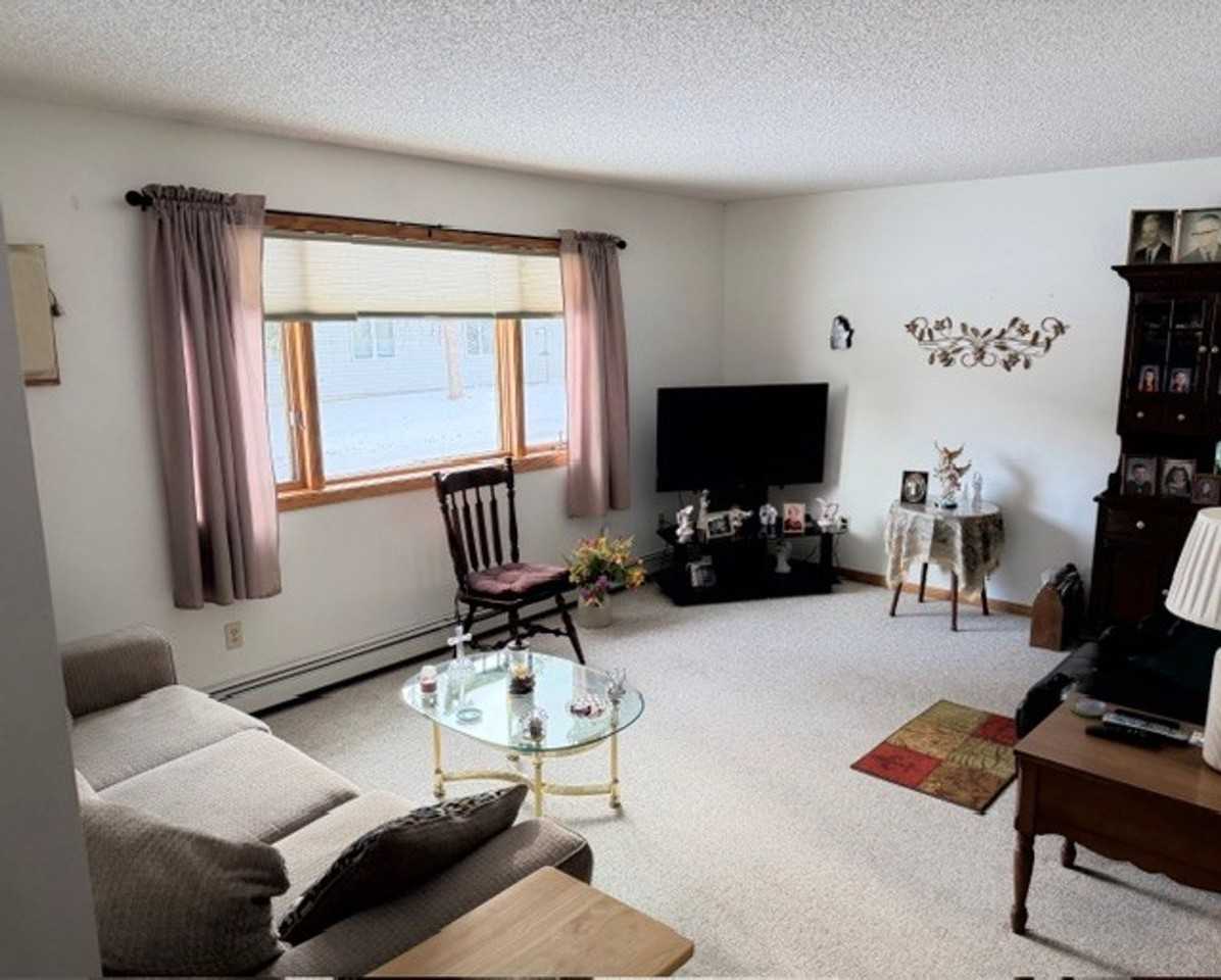 2424 Greenwood St Sw - Photo 5 of 11