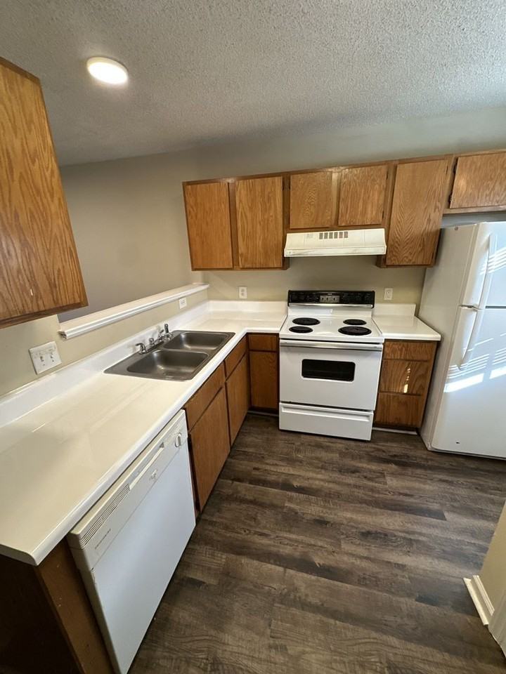 2940 Faversham Pl - Photo 3 of 6