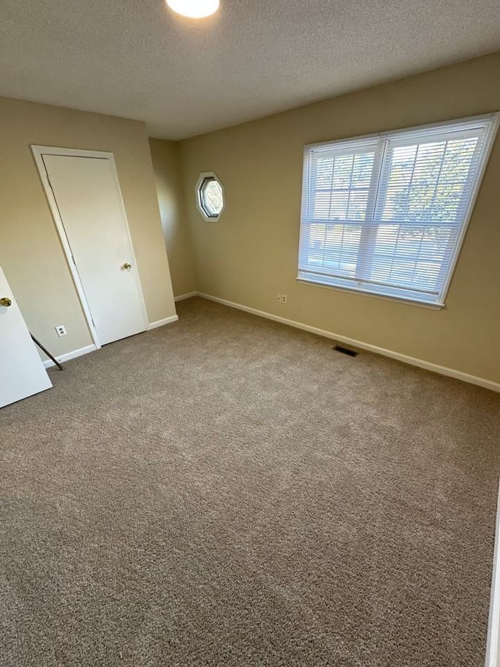 2940 Faversham Pl - Photo 5 of 6