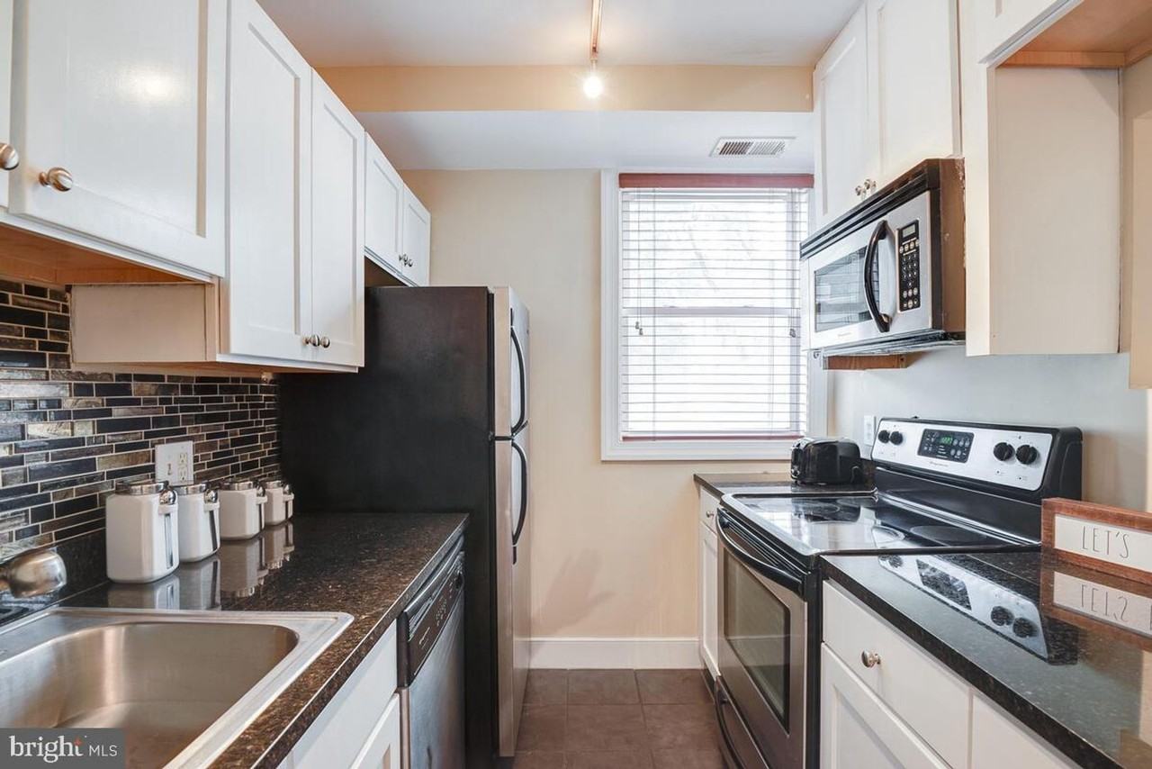 2841 Gainesville St Se - Photo 6 of 11