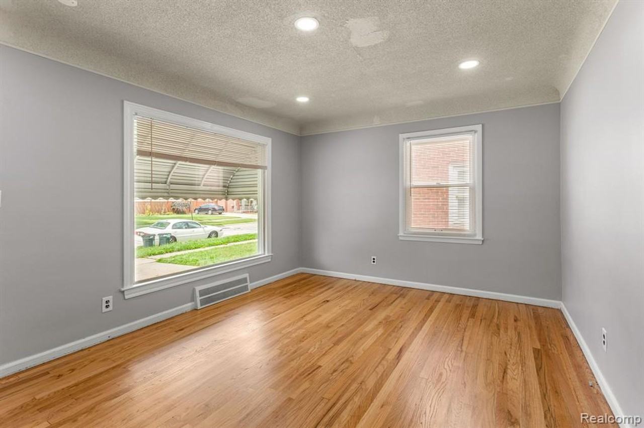 4127 Howard St - Photo 4 of 24