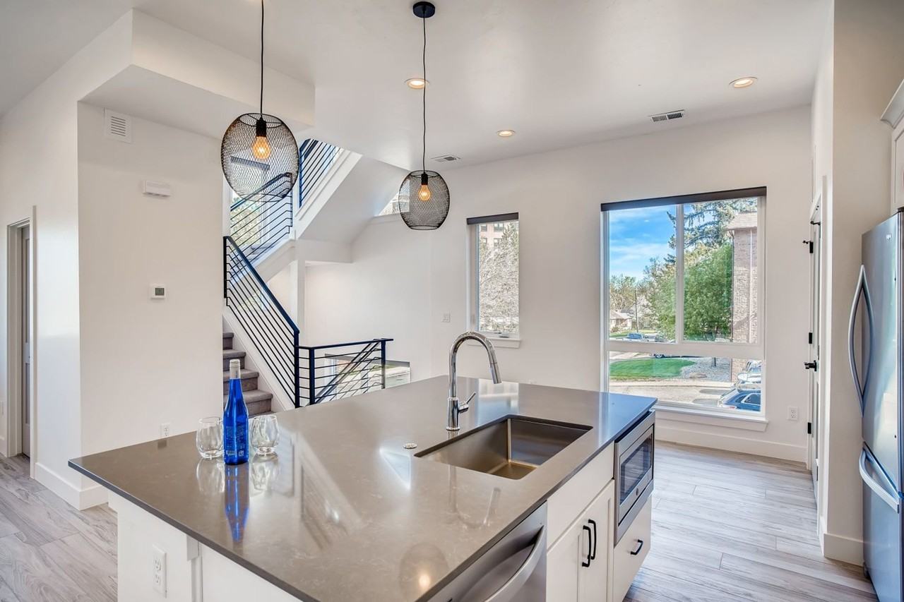 Corona Townhomes - Photo 5 of 29