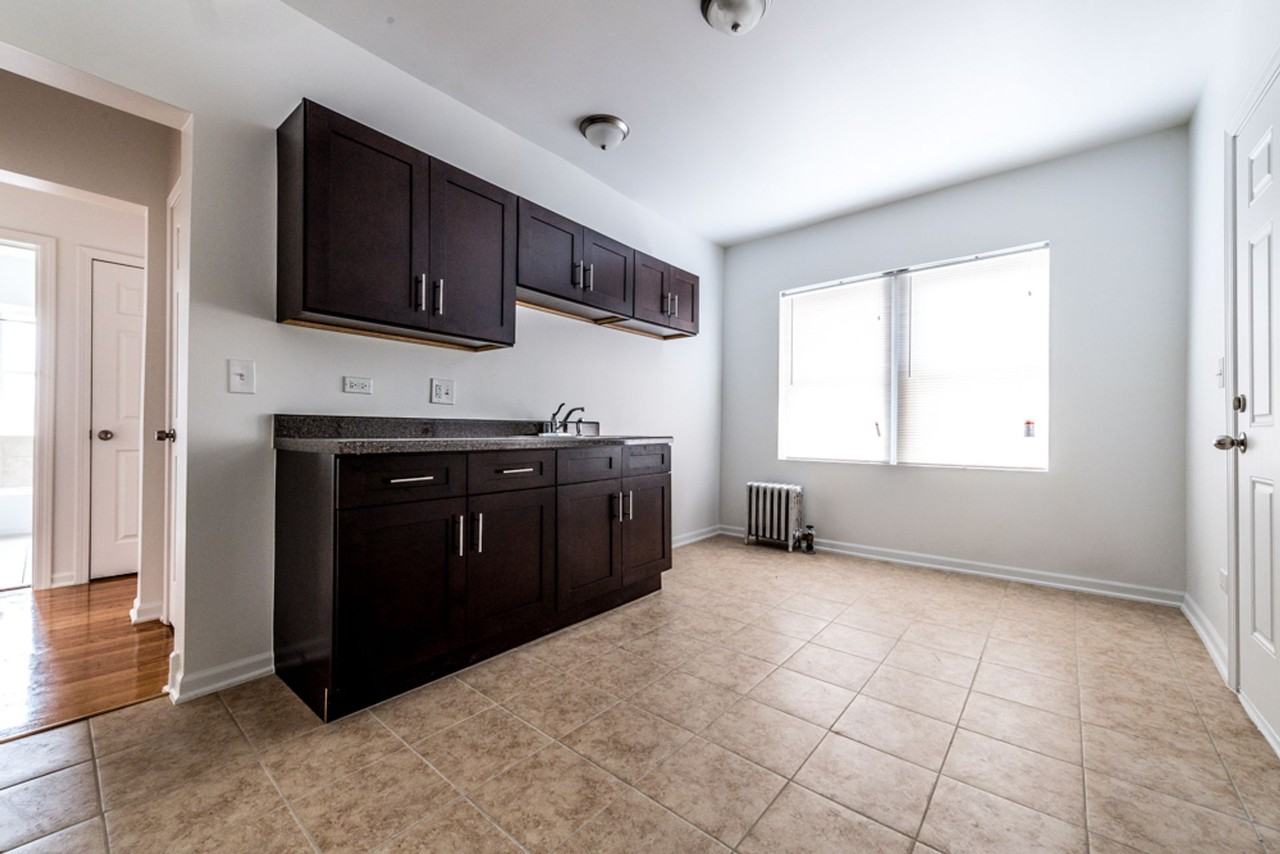 1516 W 78th - Photo 4 of 21