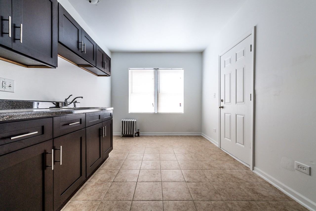 1516 W 78th - Photo 5 of 21