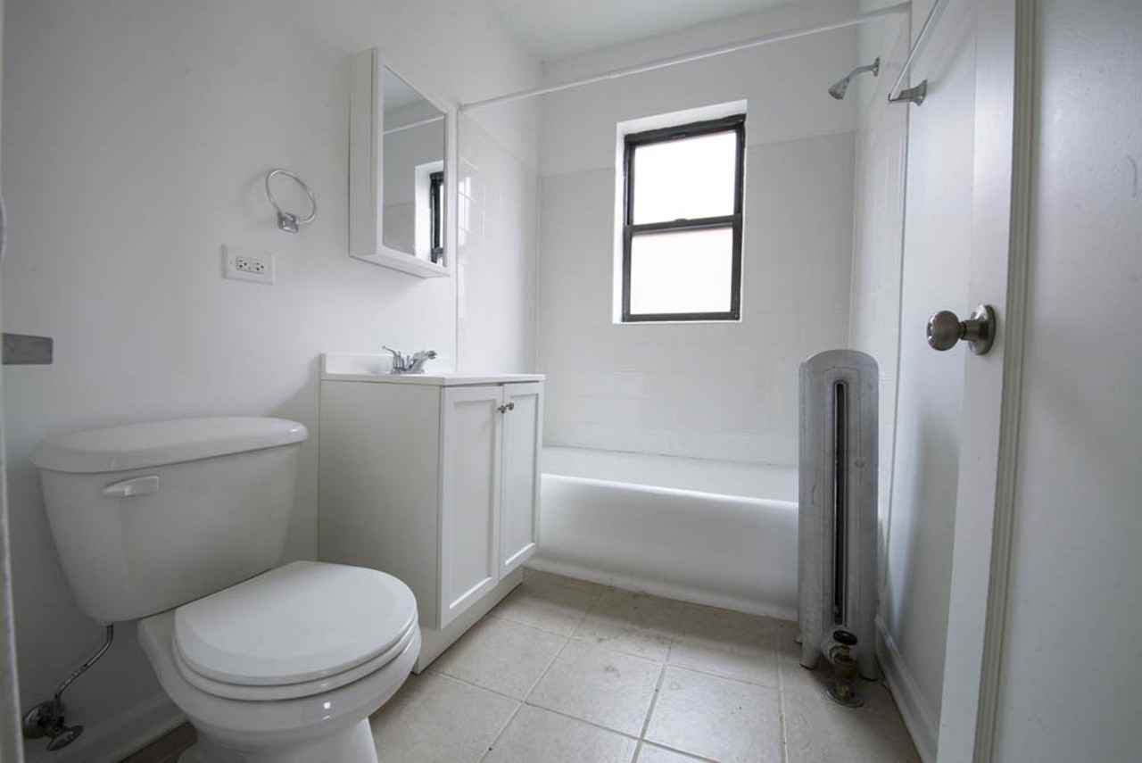 7914 S Hermitage Ave Chicago, IL 60620 - Photo 2 of 28