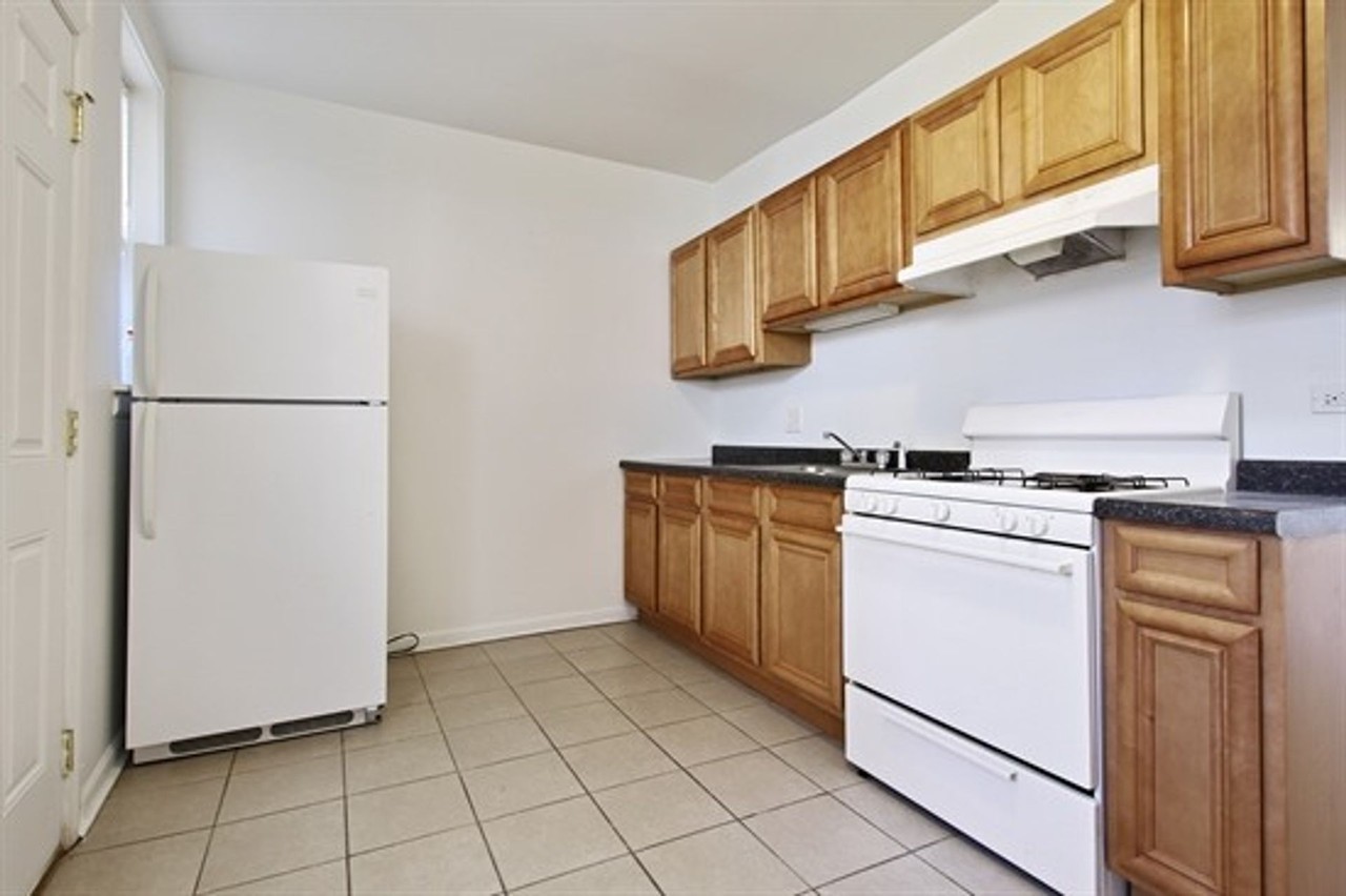 6401 S Maplewood - Photo 3 of 10