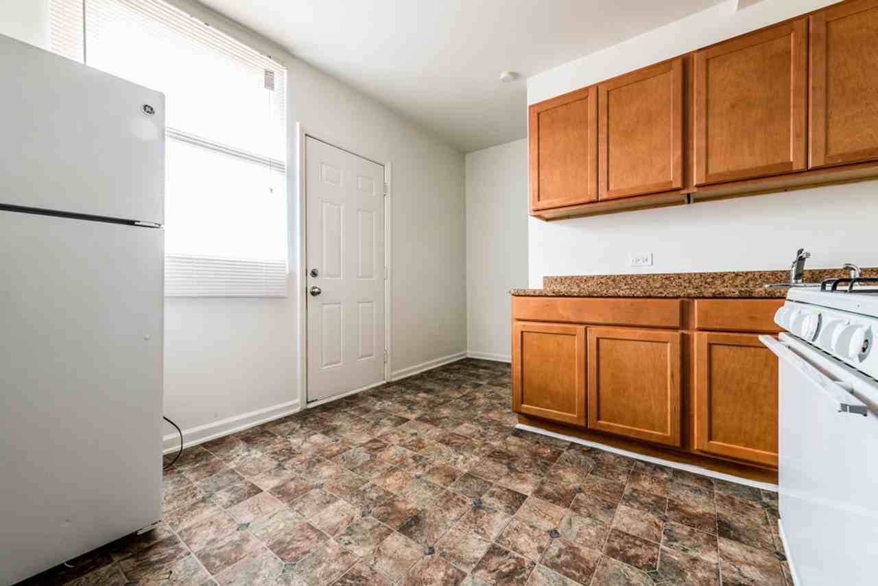 5800 S Artesian - Photo 3 of 19
