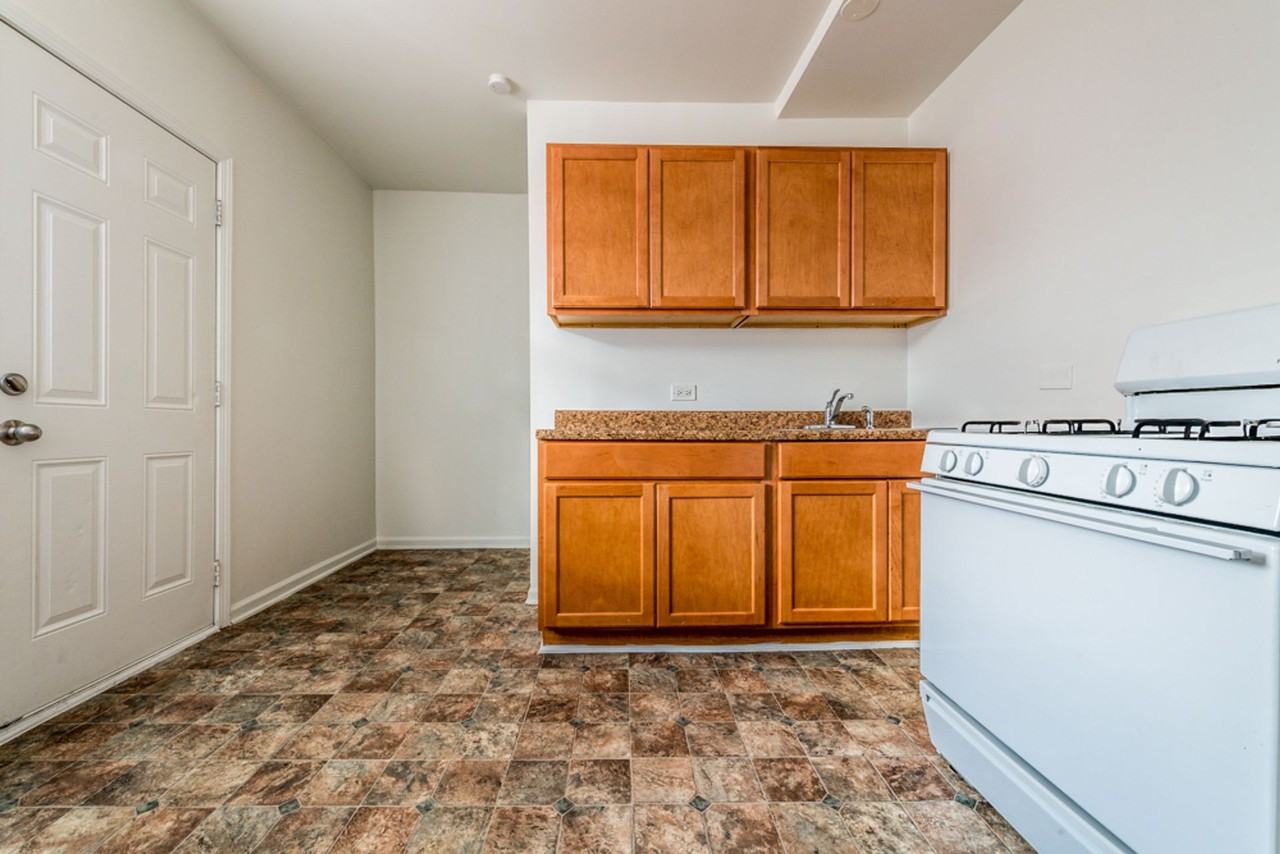 5800 S Artesian - Photo 4 of 19