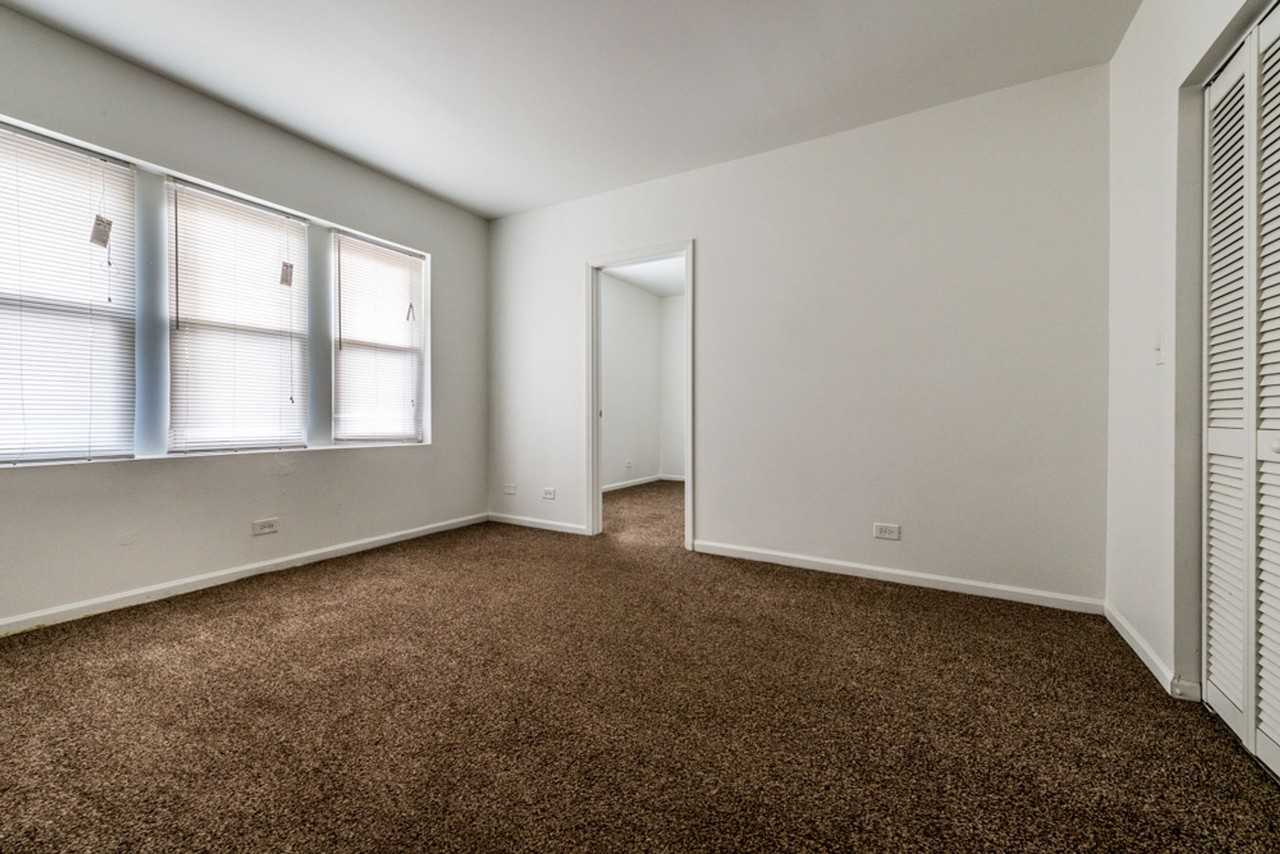 5800 S Artesian - Photo 7 of 19