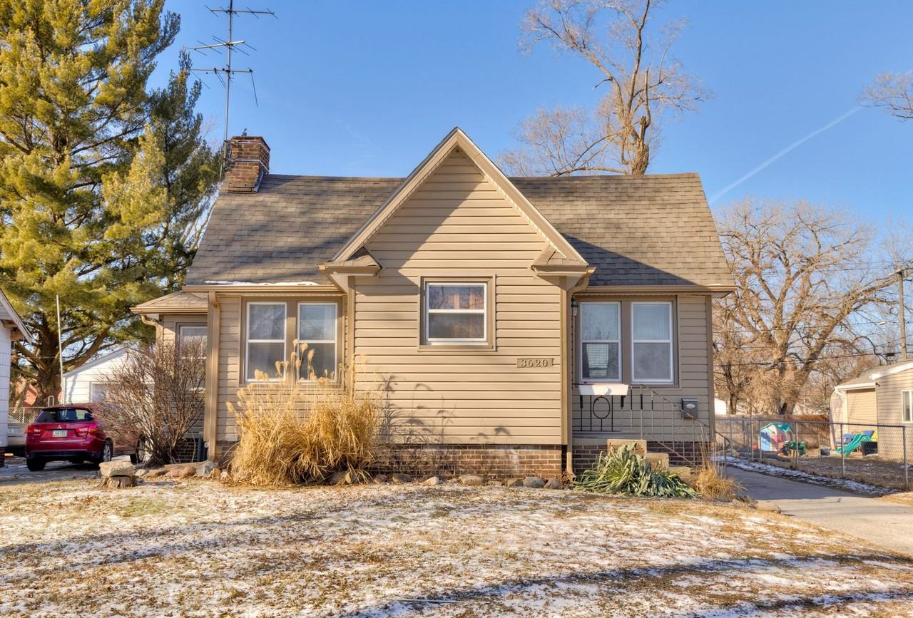 3620 E 7th St - Photo 2 of 32