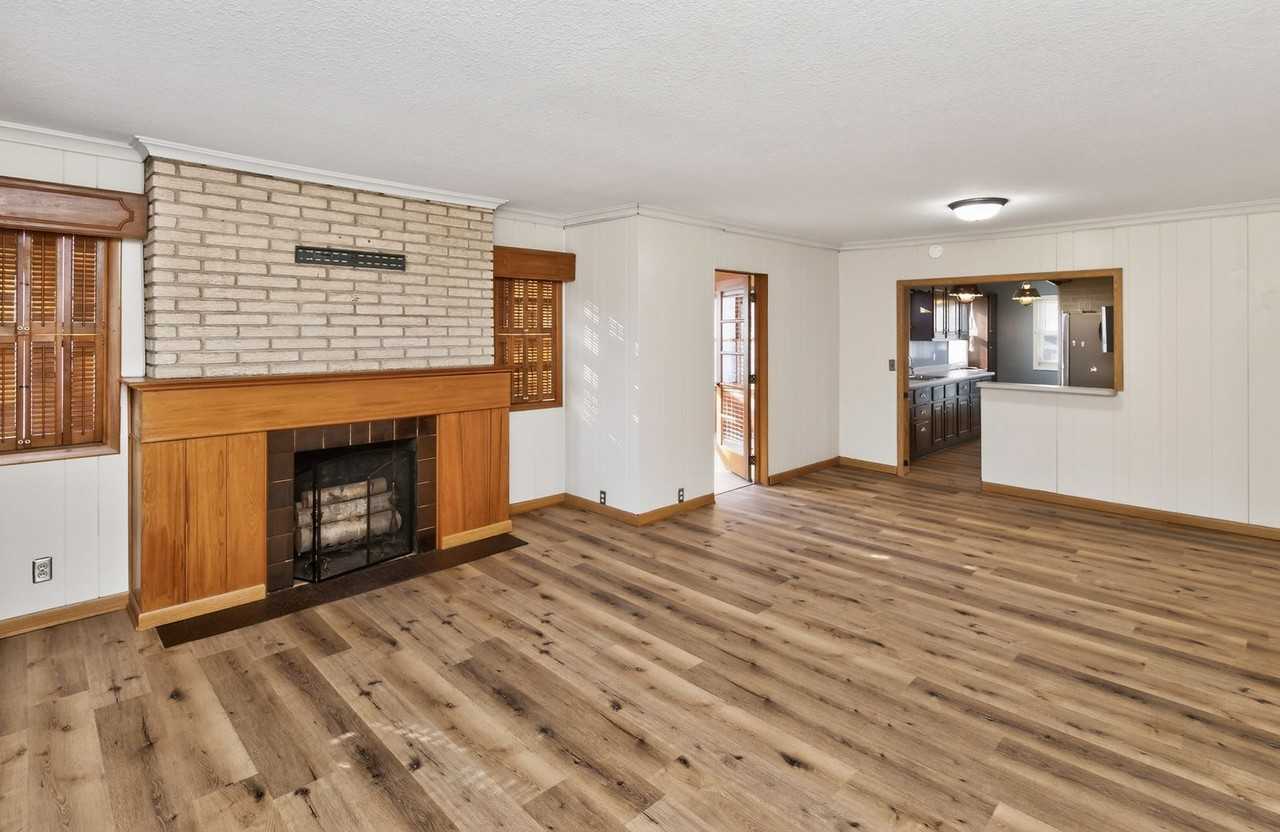 3620 E 7th St - Photo 5 of 32