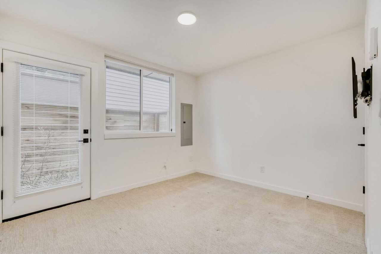 916B Nw 56th St - Photo 2 of 11