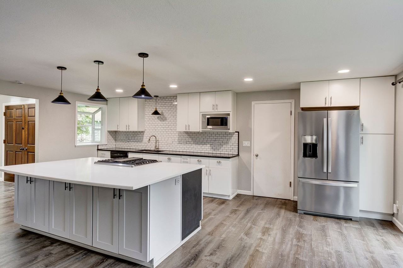 1231 Sw Ingleside Ct - Photo 3 of 23