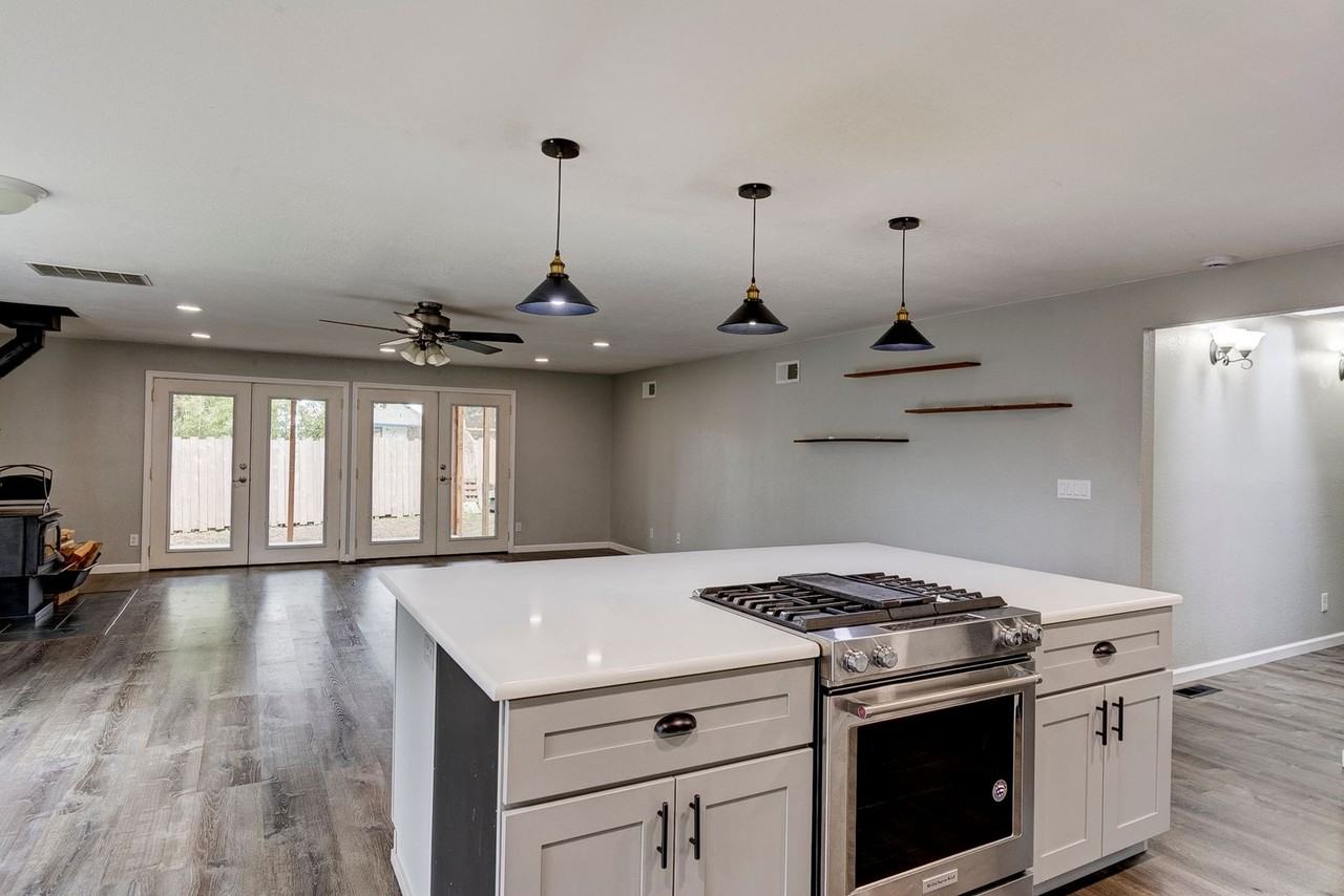 1231 Sw Ingleside Ct - Photo 4 of 23