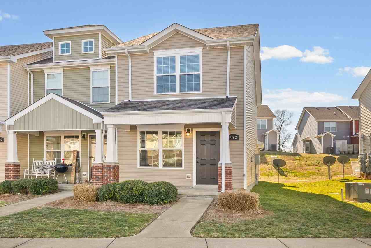 352 Sam Houston Cir - Photo 3 of 27