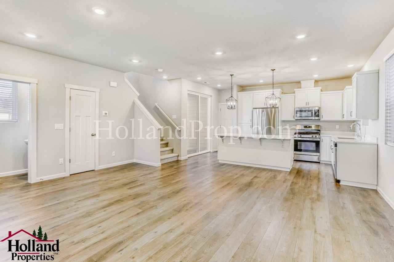 3651 Se Balboa Ln - Photo 4 of 23