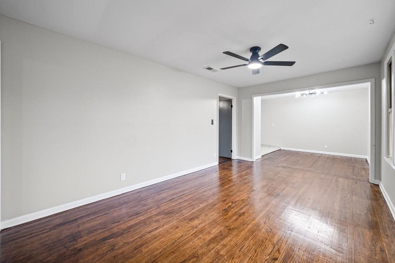 13 Charlemagne Blvd - Photo 6 of 28