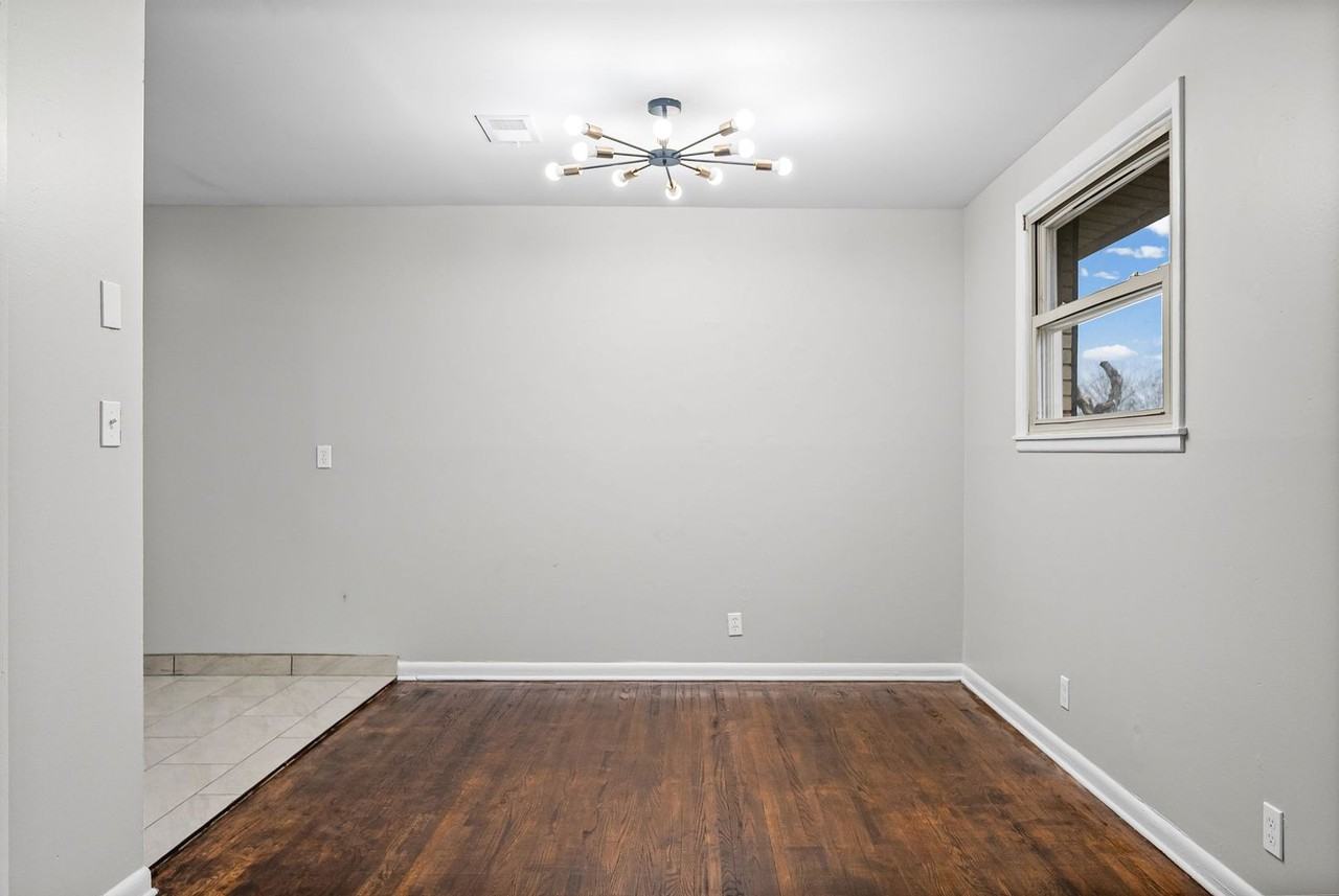 13 Charlemagne Blvd - Photo 7 of 28