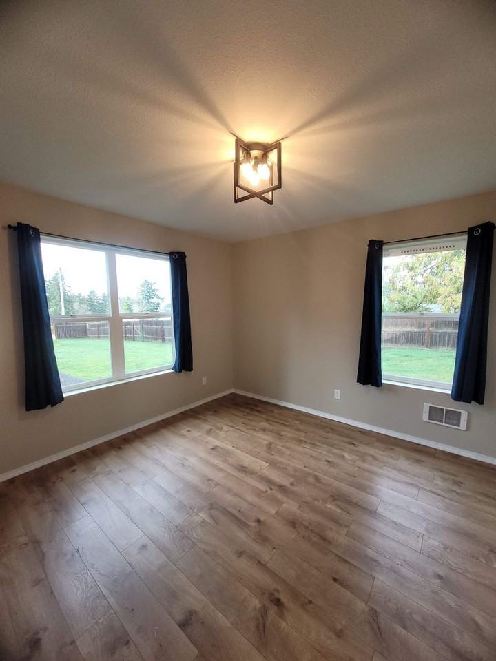 1218 W Spruce St - Photo 4 of 31