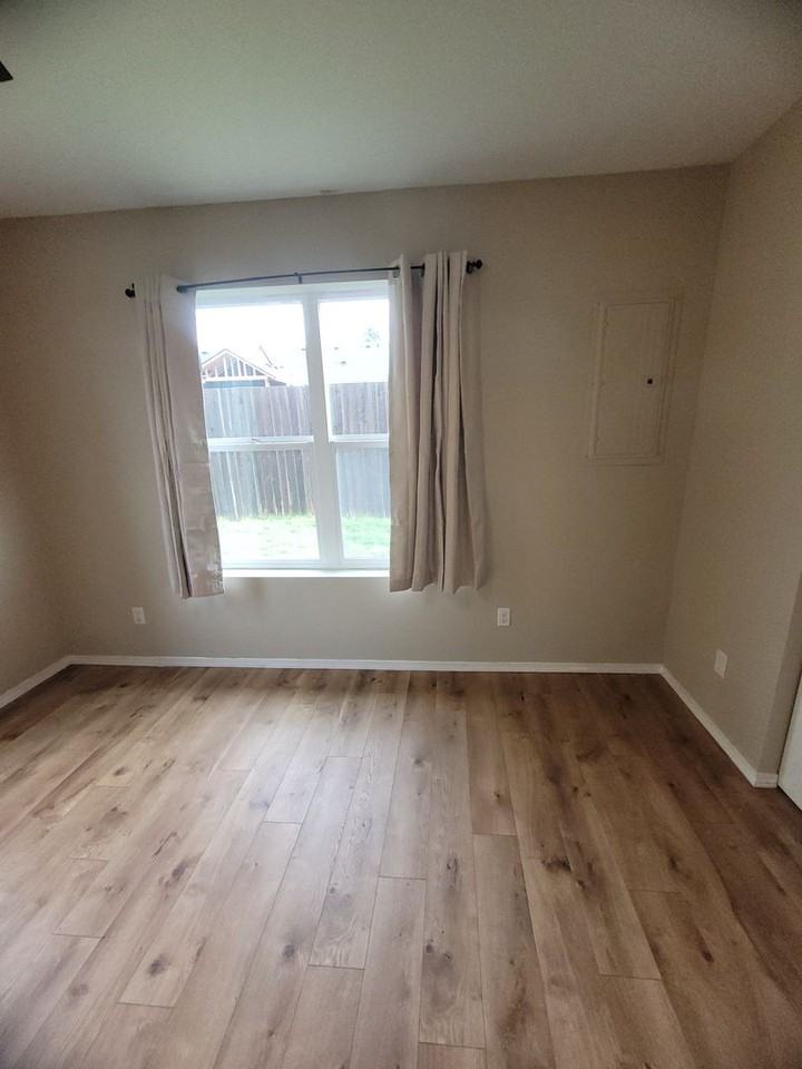 1218 W Spruce St - Photo 7 of 31