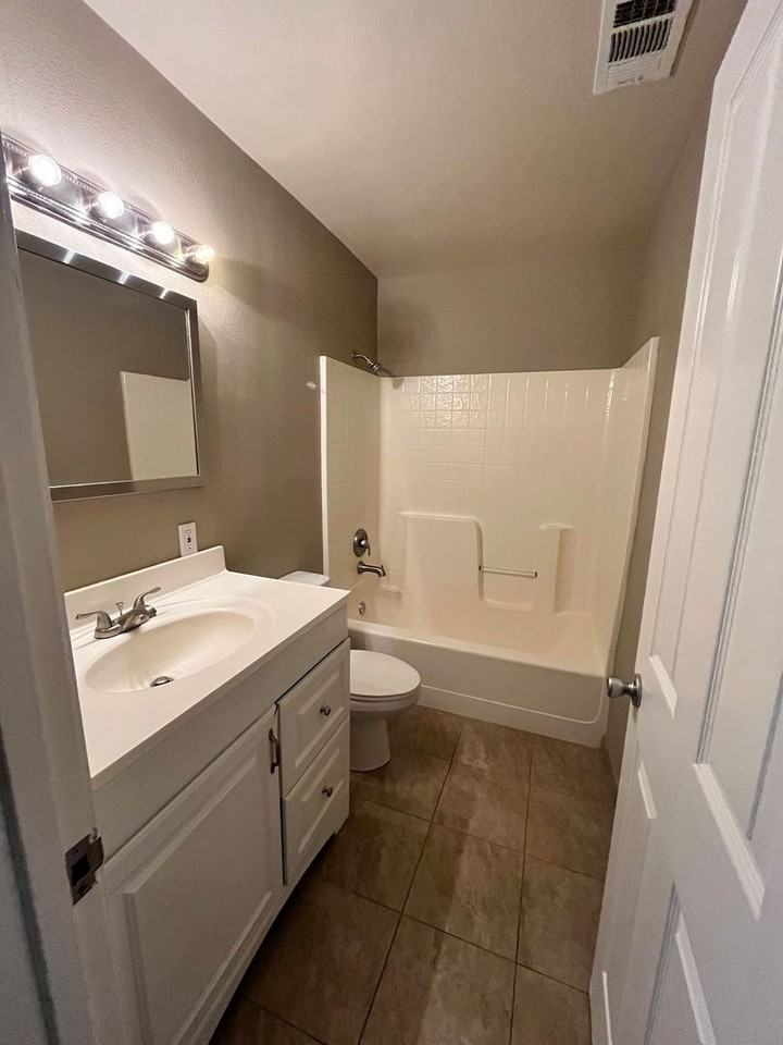 1640 E 27th St - Photo 6 of 7