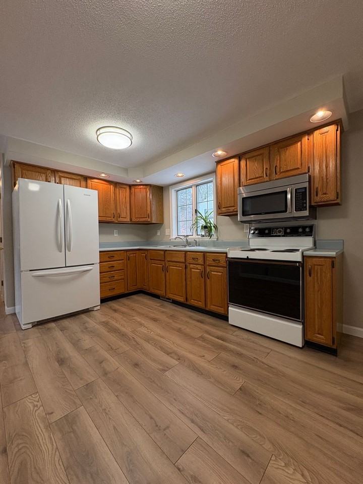 3 Edwards Rd - Photo 4 of 26