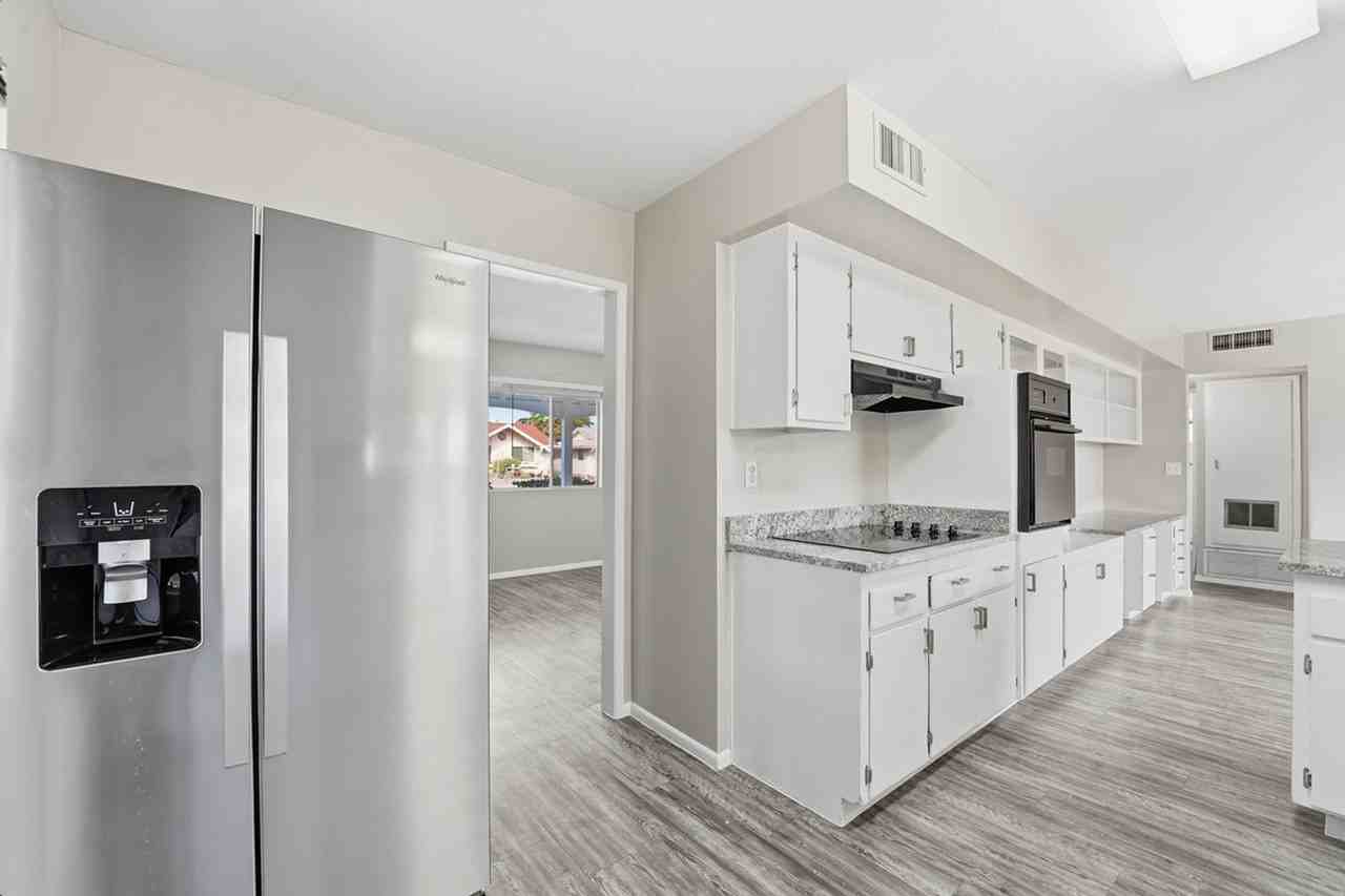 10807 W Connecticut Ave - Photo 7 of 49