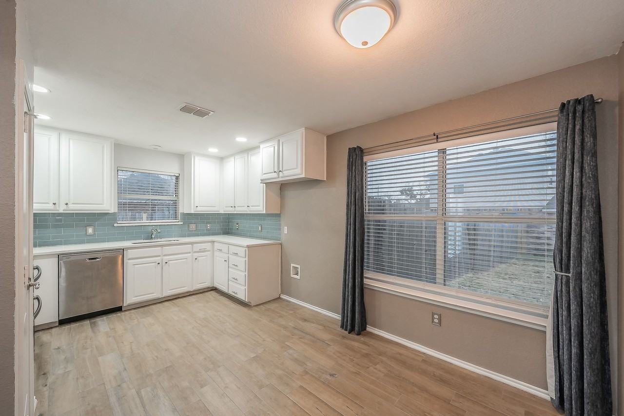 304 Smyth St - Photo 4 of 33