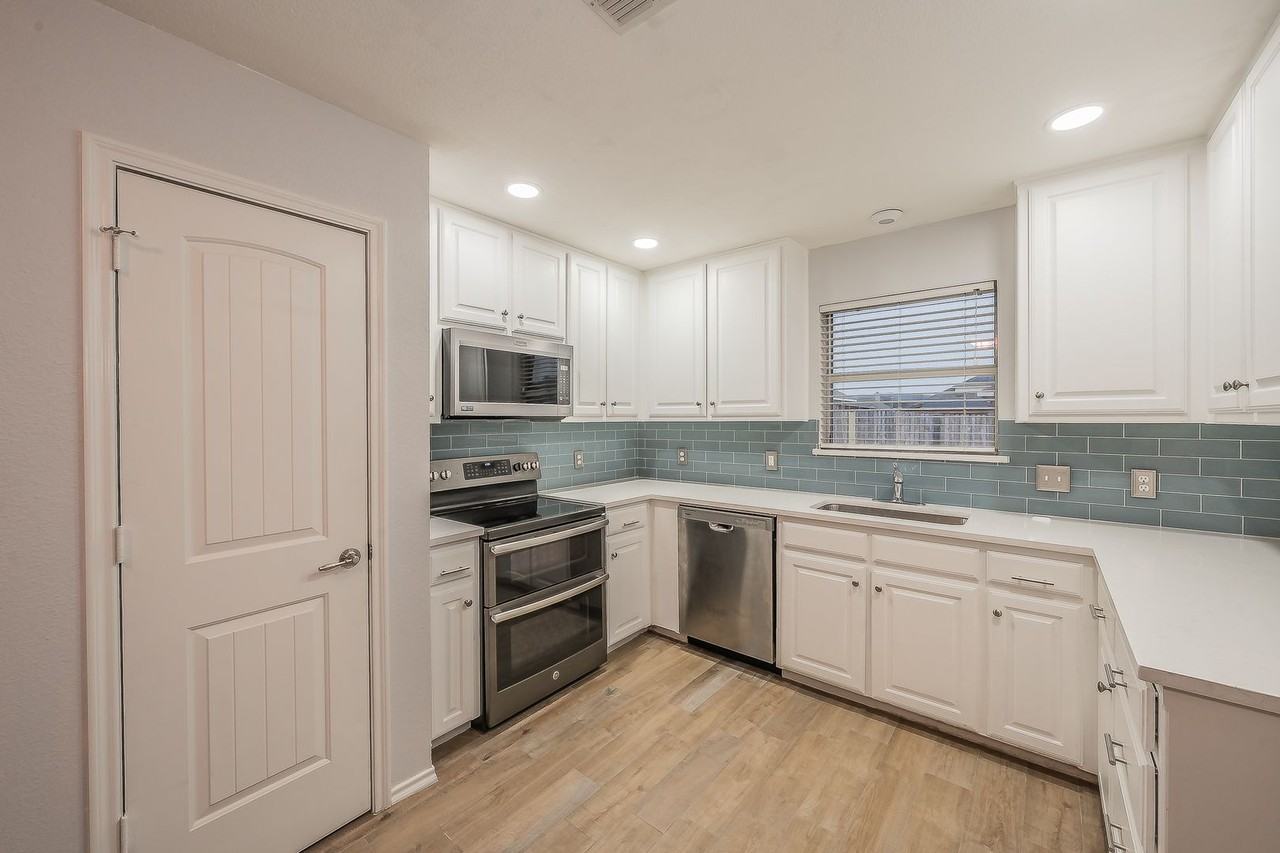 304 Smyth St - Photo 6 of 33