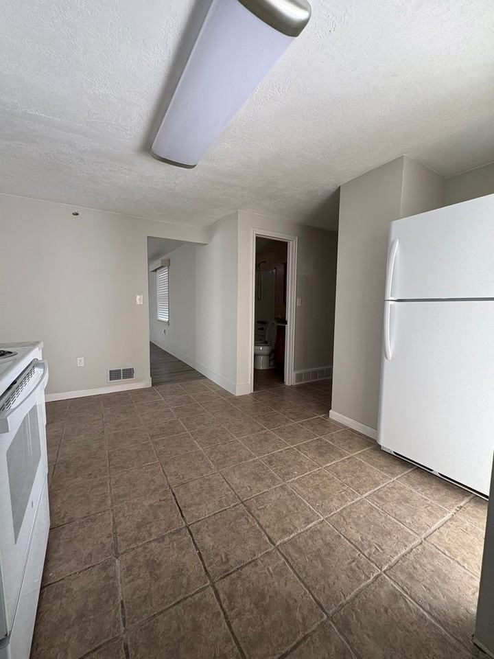 760 N 100 W - Photo 5 of 27