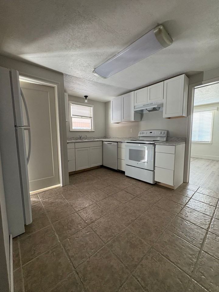 760 N 100 W - Photo 6 of 27