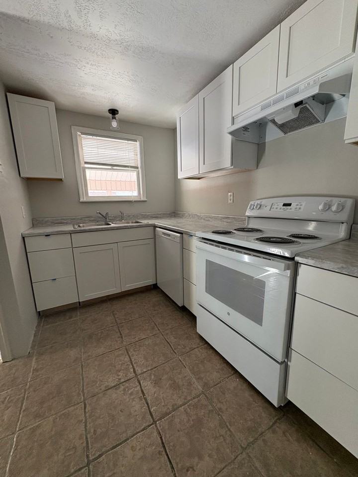 760 N 100 W - Photo 7 of 27