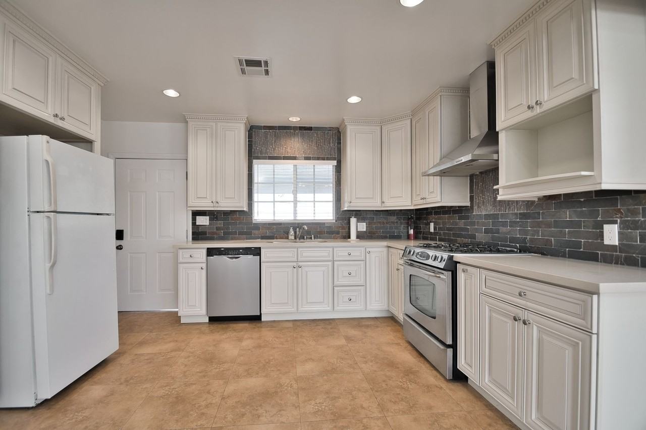 5135 W 133rd St - Photo 3 of 12